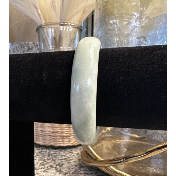 Vintage Green Jadeite Bangle Bracelet 58mm Flat Inner | 15mm Wide | High Chime - Picture 1 of 6